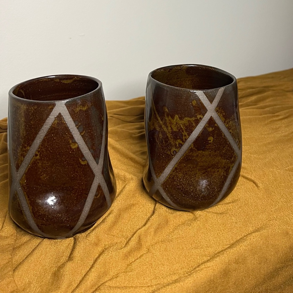 Vases (2) Brown - Picture 2 of 14